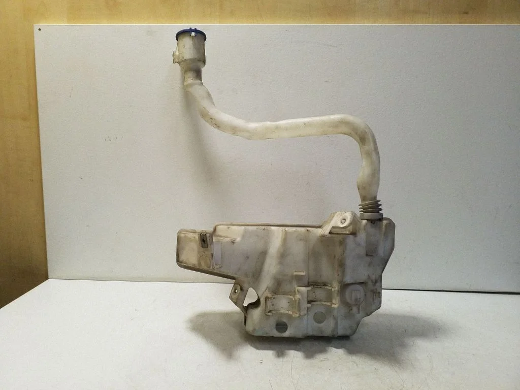 Windshield washer fluid reservoir/tank – Land Rover Discovery Sport (2014-)