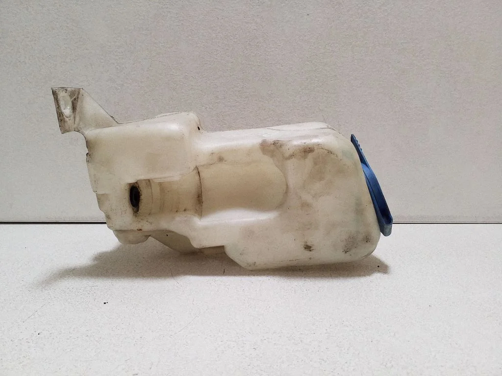 Logu mazgāšanas šķidruma tvertne – Volkswagen Bora (1998-2005)
