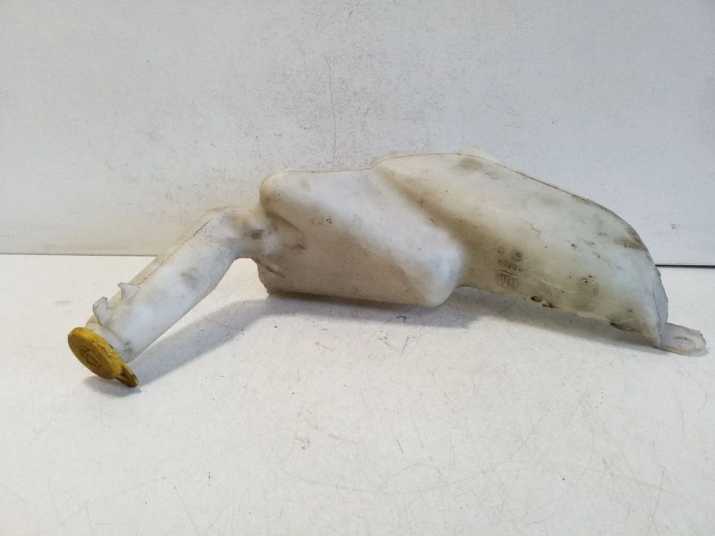 Windshield washer fluid reservoir/tank