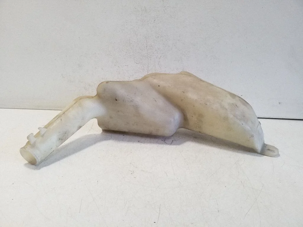 Windshield washer fluid reservoir/tank