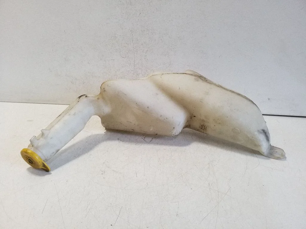 Windshield washer fluid reservoir/tank