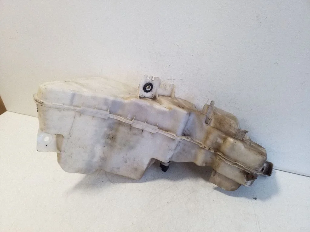 Windshield washer fluid reservoir/tank 31699968