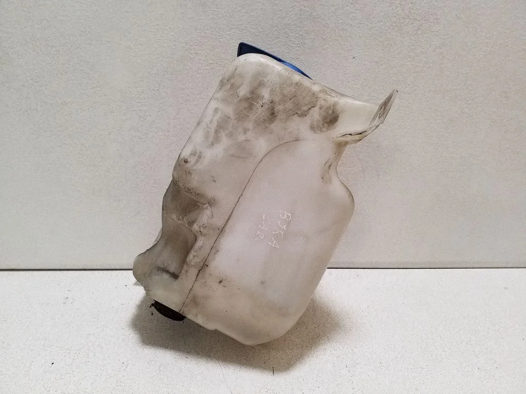 Logu mazgāšanas šķidruma tvertne – Volkswagen Bora (1998-2005)