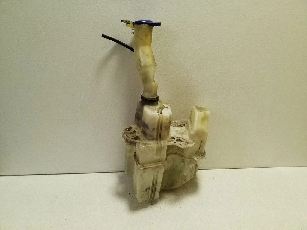 Windshield washer fluid reservoir/tank 9484282