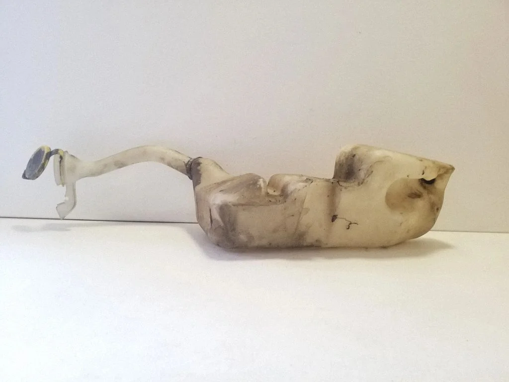 Windshield washer fluid reservoir/tank