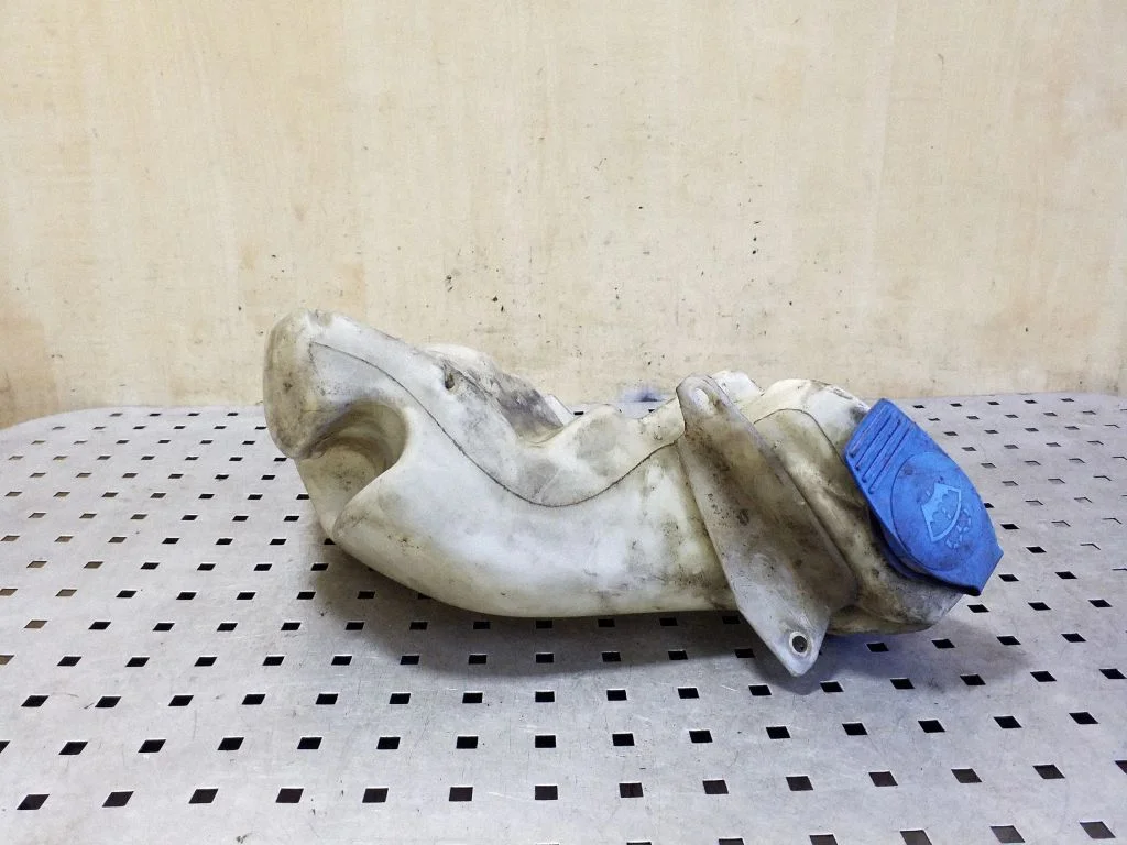 Windshield washer fluid reservoir/tank 4B0955453A