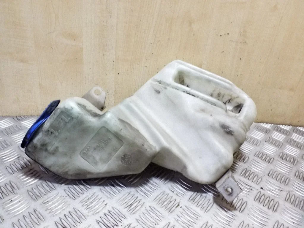 Windshield washer fluid reservoir/tank 4B0955453