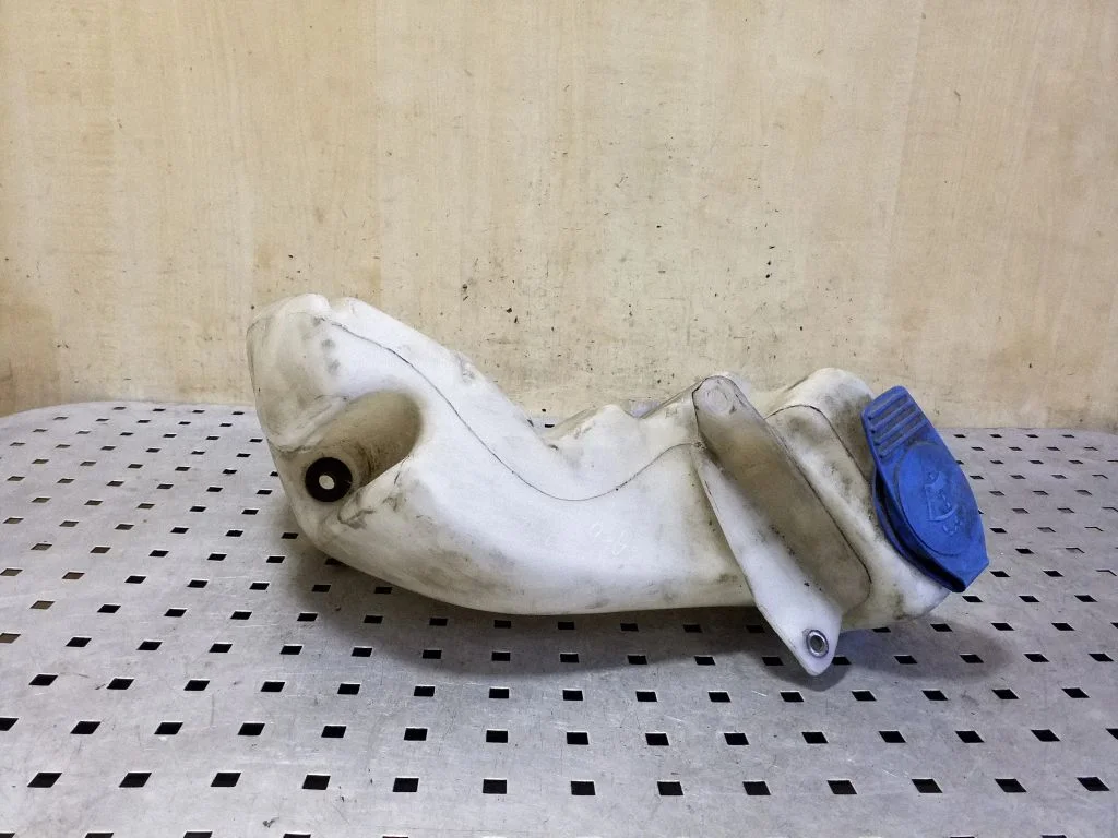 Windshield washer fluid reservoir/tank 4B0955453B