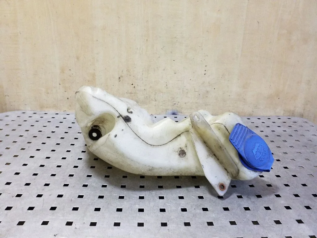 Klaasipesuvedeliku paak 4B0955453K