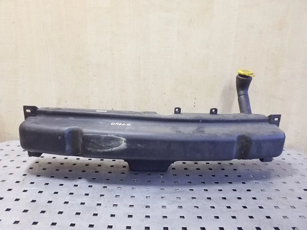 Logu mazgāšanas šķidruma tvertne E1145R015012
