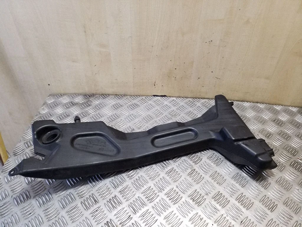 Zbiorniczek spryskiwacza 9676088180 – Citroen C4 Grand Picasso (2013-2018)