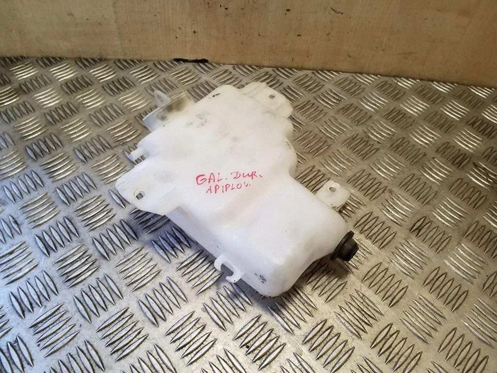 Windshield washer fluid reservoir/tank – Mitsubishi Pajero Sport I (1996-2008)