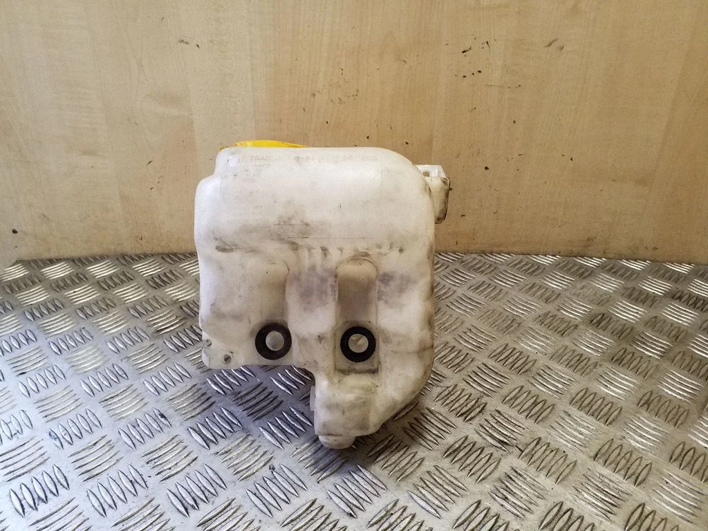 Windshield washer fluid reservoir/tank HLC20011