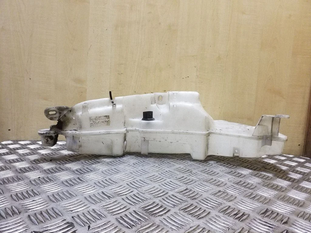 Zbiorniczek spryskiwacza 4F0955451P