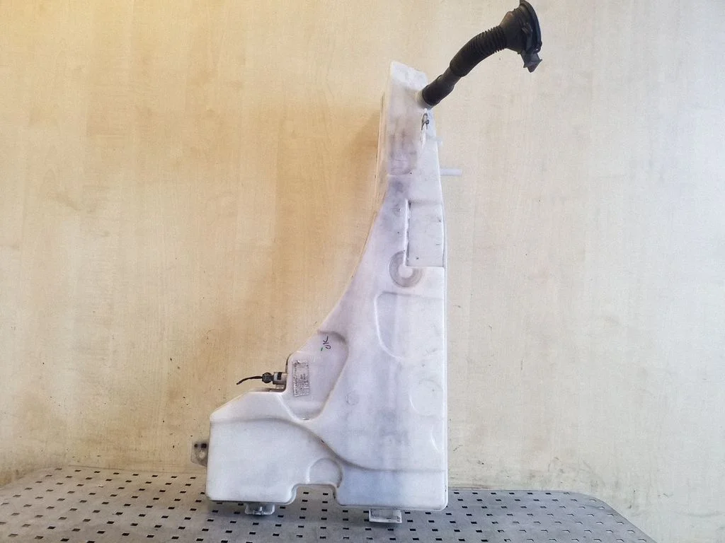 Windshield washer fluid reservoir/tank 7161476