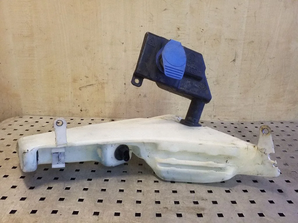 Klaasipesuvedeliku paak 8T0955453C