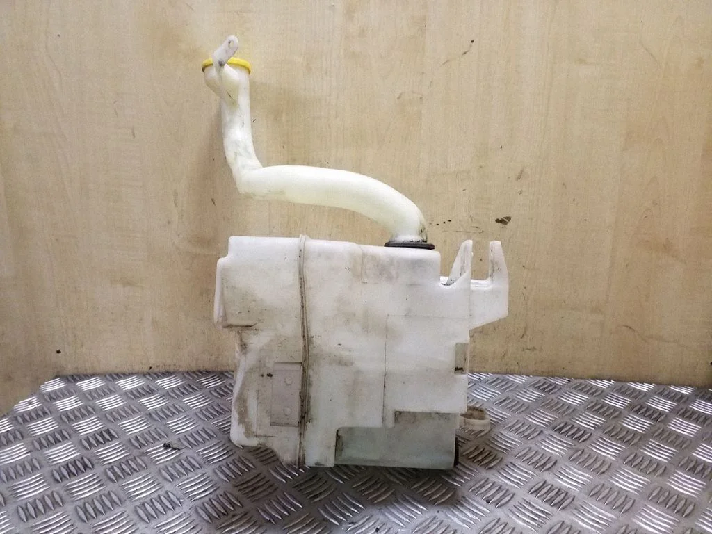 Klaasipesuvedeliku paak – Subaru Outback (2009-2014)