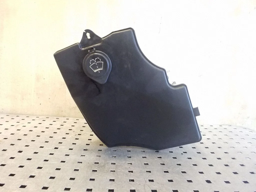 Windshield washer fluid reservoir/tank 61663403212