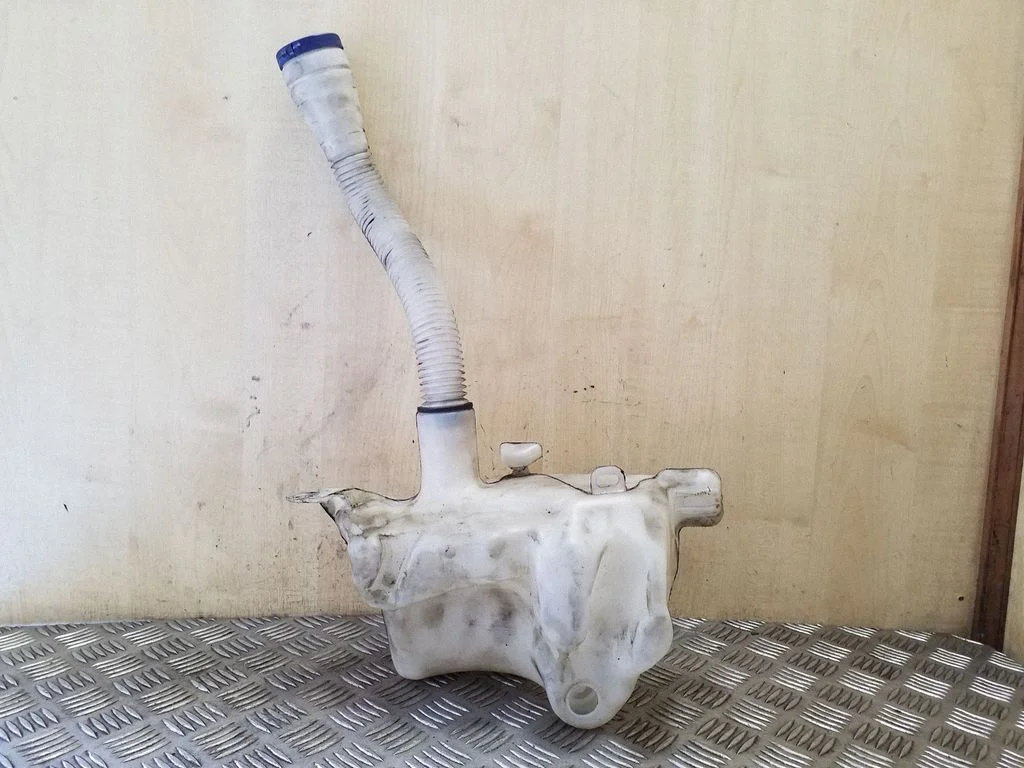 Zbiorniczek spryskiwacza 21700901 – Citroen C4 Grand Picasso (2007-2013)