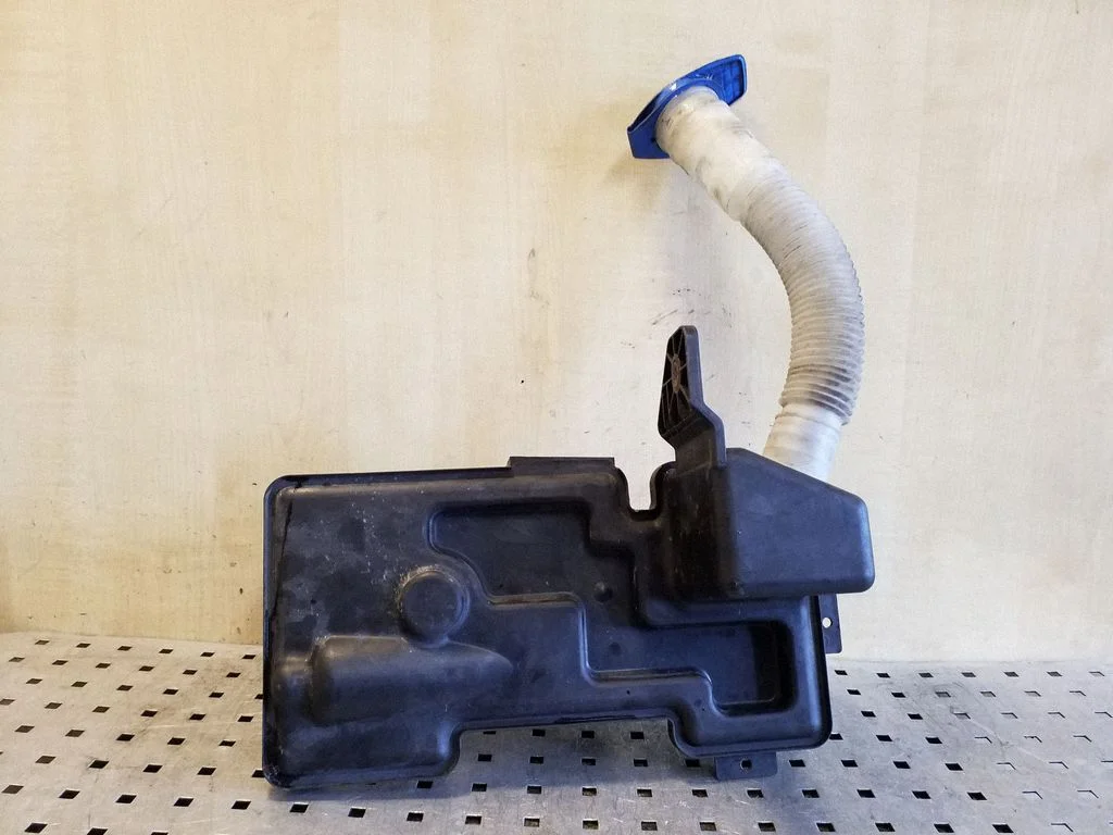 Windshield washer fluid reservoir/tank – Volkswagen Tiguan (2007-2016)