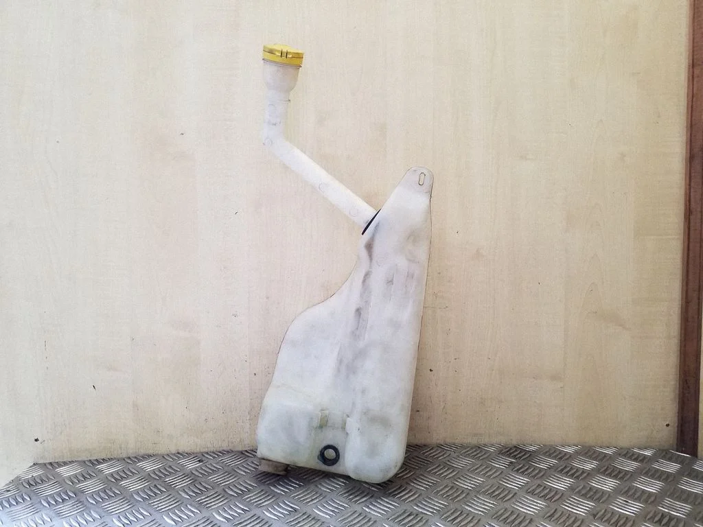 Windshield washer fluid reservoir/tank 289100014R