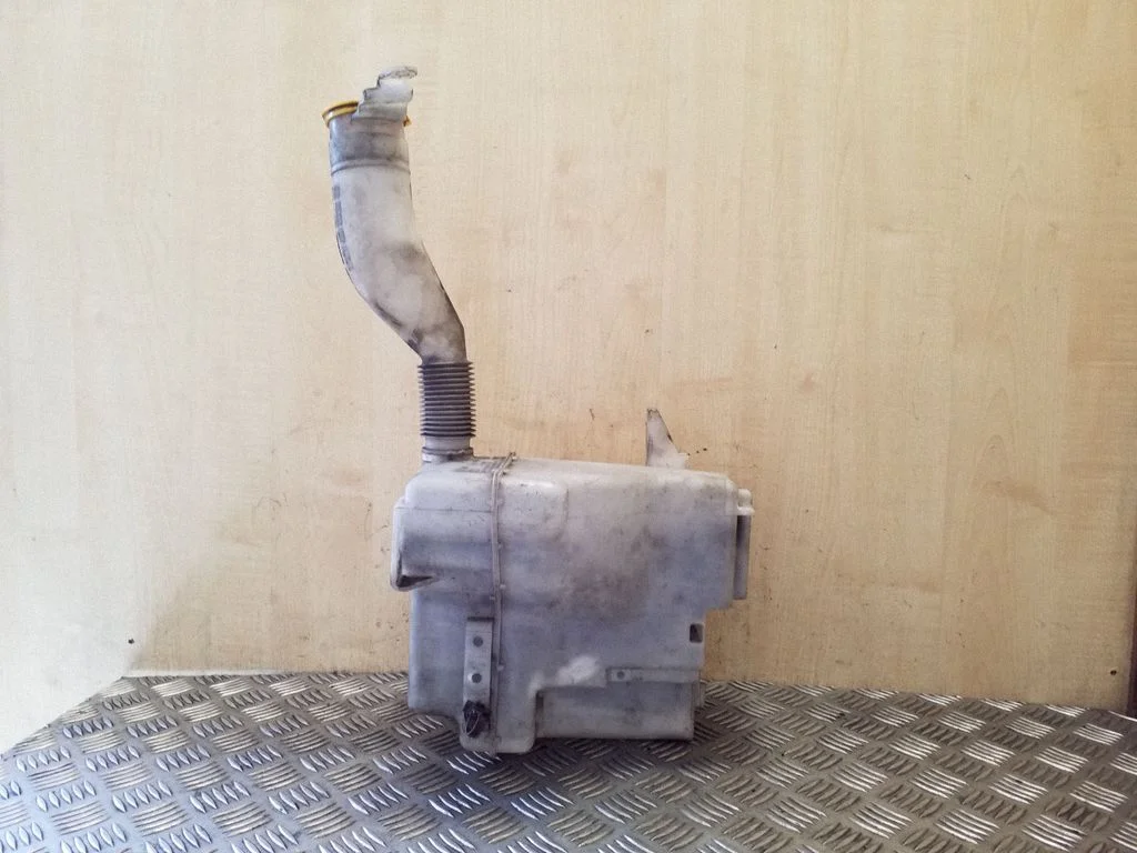 Windshield washer fluid reservoir/tank HLC20014