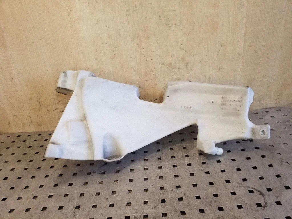 Windshield washer fluid reservoir/tank 8E0955451AR