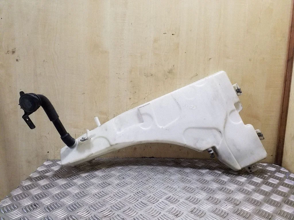 Windshield washer fluid reservoir/tank 7161476