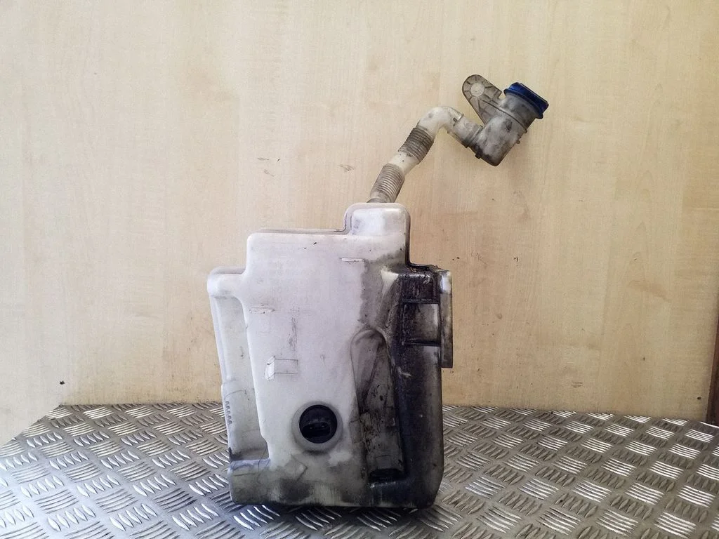 Windshield washer fluid reservoir/tank – Skoda Superb B6 (3T) (2008-2015)