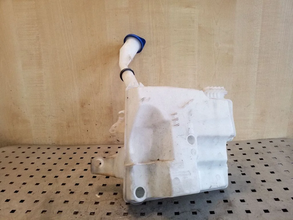 Windshield washer fluid reservoir/tank BV6117B613A