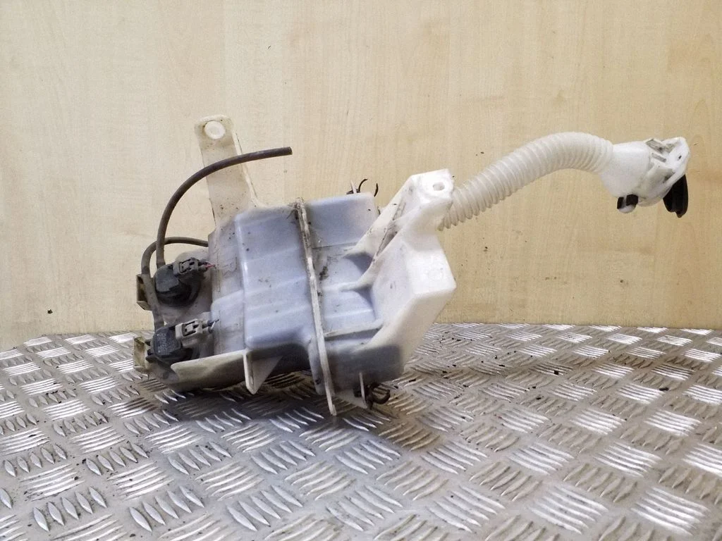 Windshield washer fluid reservoir/tank – Toyota RAV 4 (XA30) (2006-2016)