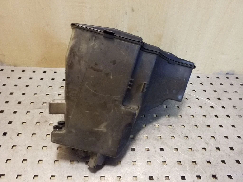 Windshield washer fluid reservoir/tank 64213448075