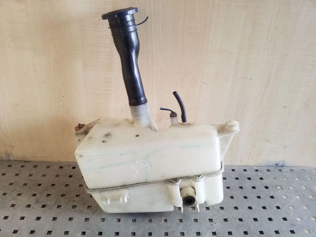 Windshield washer fluid reservoir/tank 9190692