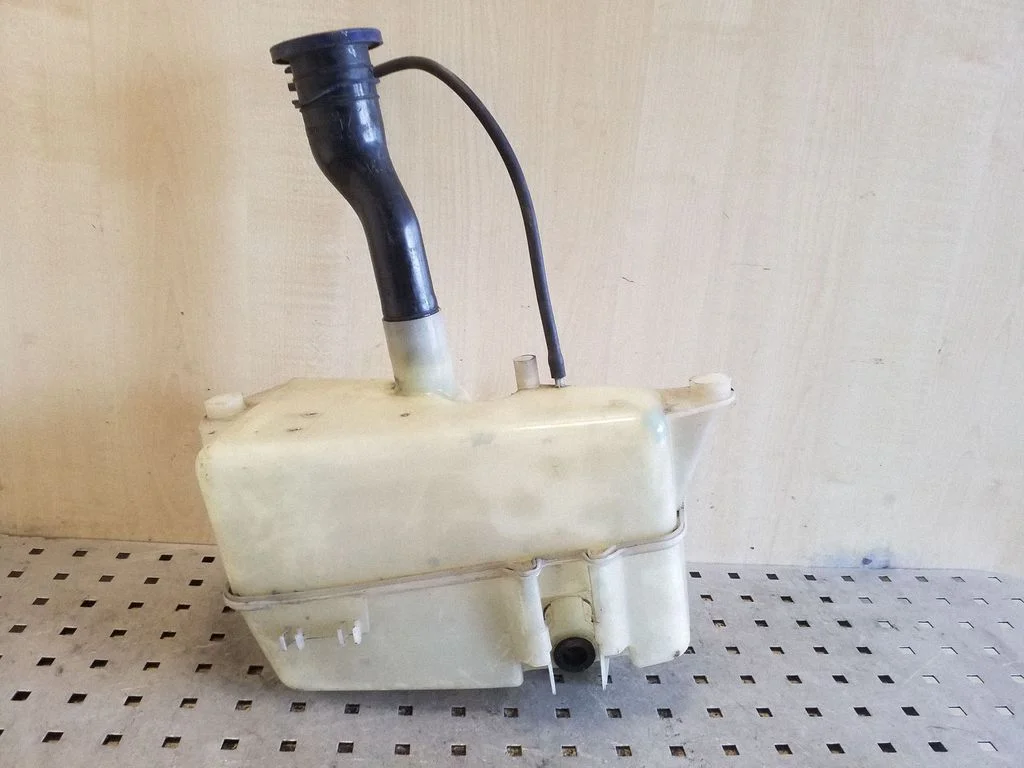Windshield washer fluid reservoir/tank 9190692