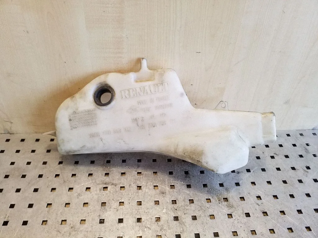 Windshield washer fluid reservoir/tank 7700843902C – Renault Scenic I (1996-2003)