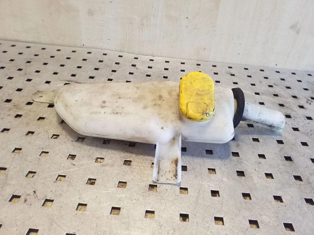 Windshield washer fluid reservoir/tank 7700843904 – Renault Scenic I (1996-2003)