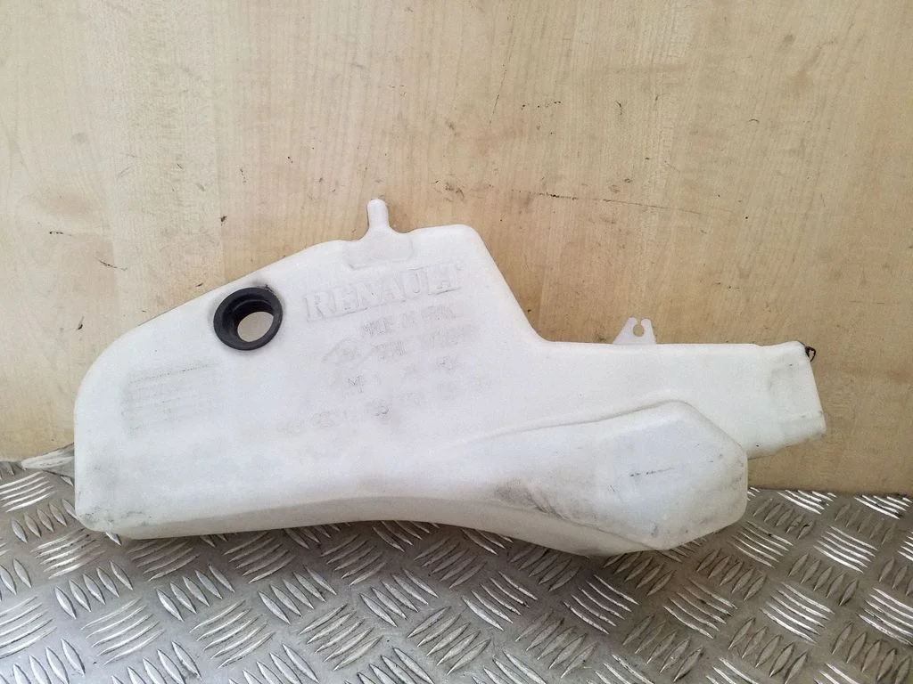 Windshield washer fluid reservoir/tank 7700843902C – Renault Scenic I (1996-2003)