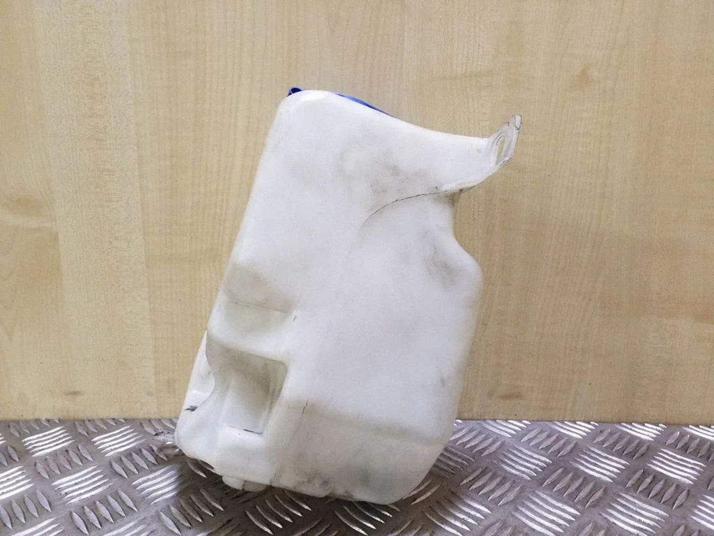 Logu mazgāšanas šķidruma tvertne 1J0955453