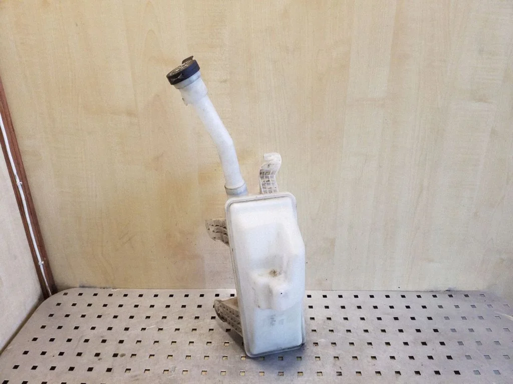 Windshield washer fluid reservoir/tank 13250456
