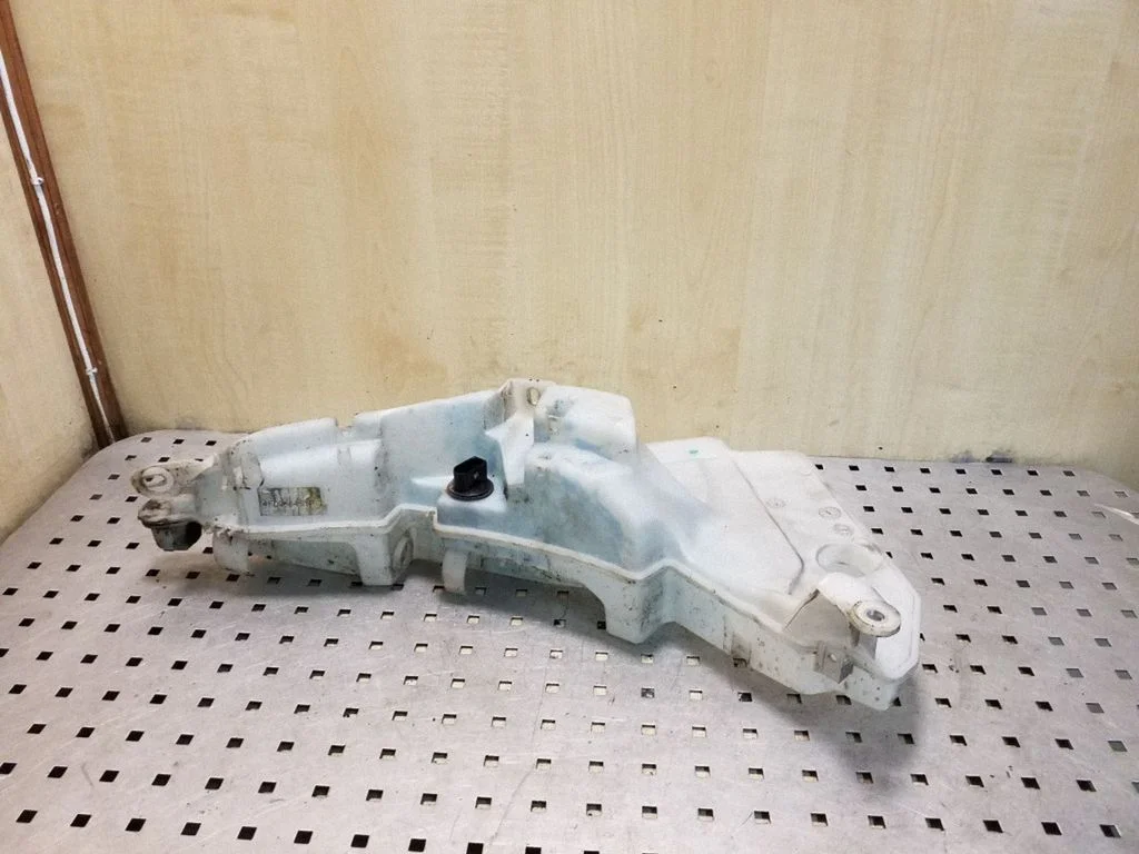 Windshield washer fluid reservoir/tank 4F0955451P