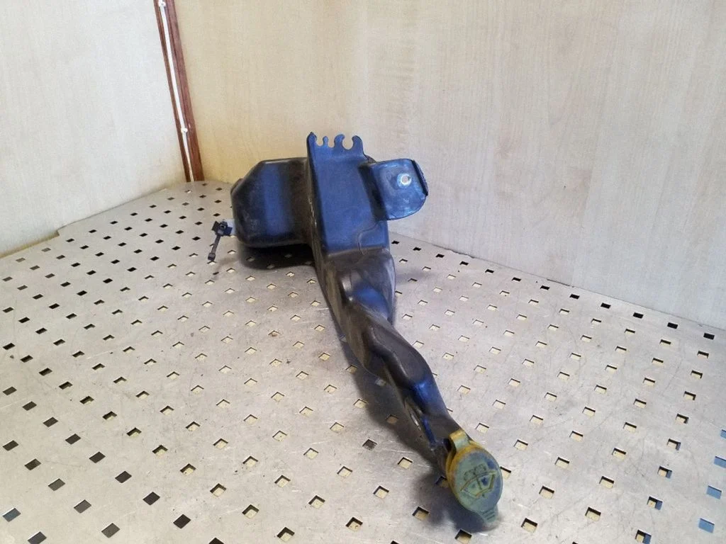 Windshield washer fluid reservoir/tank