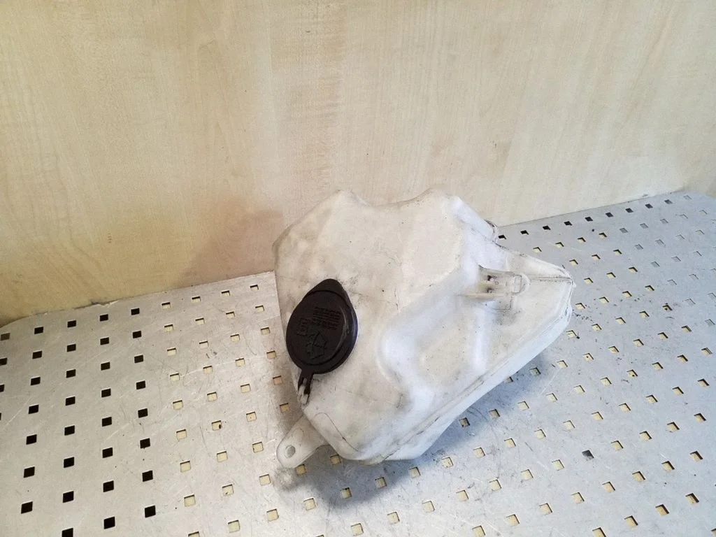 Windshield washer fluid reservoir/tank – Toyota Prius (XW20) (2003-2009)