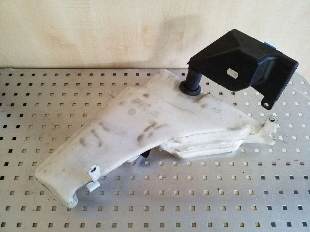 Windshield washer fluid reservoir/tank 8T0955453B