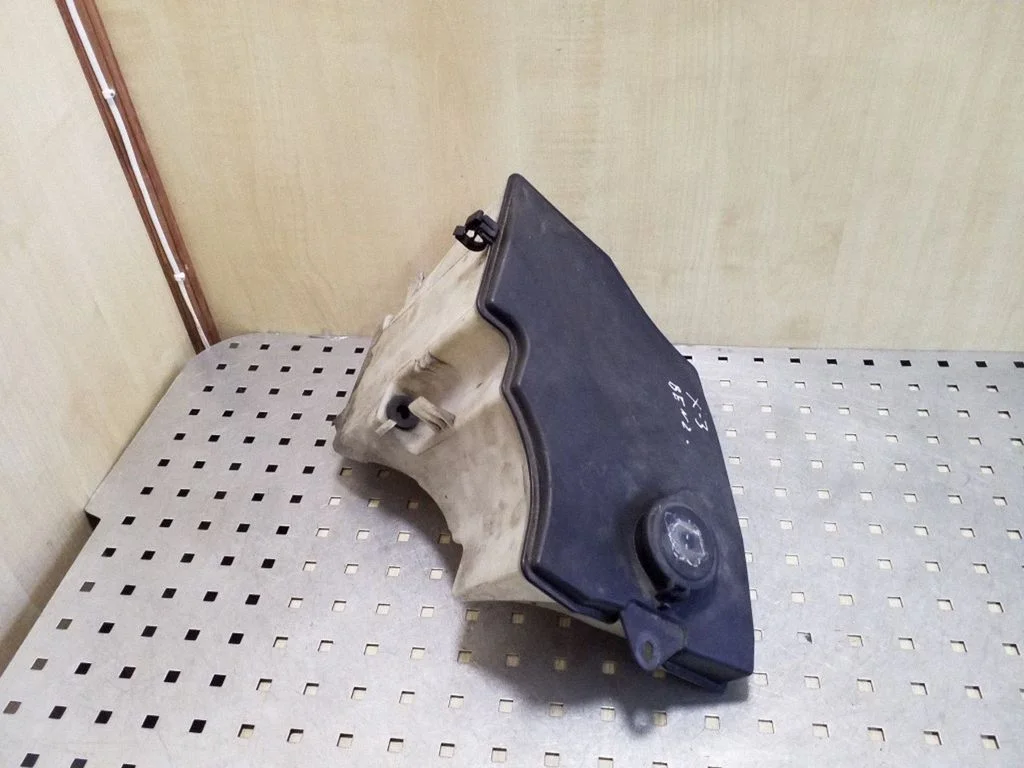 Windshield washer fluid reservoir/tank 61663403212