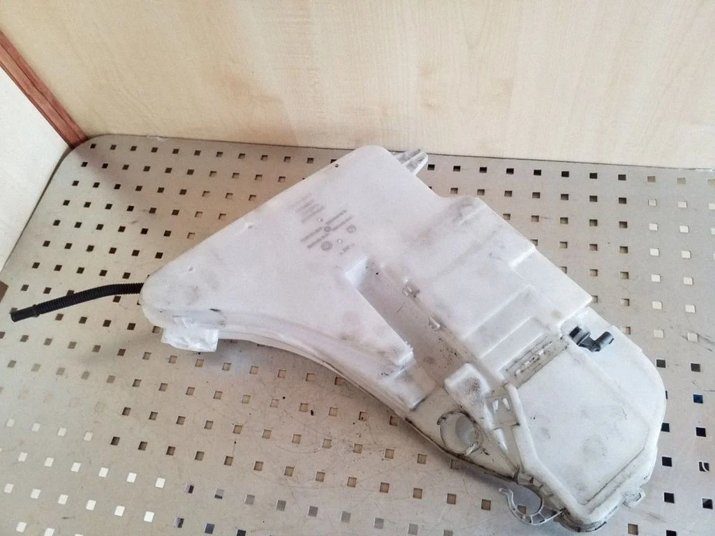Windshield washer fluid reservoir/tank 7269663