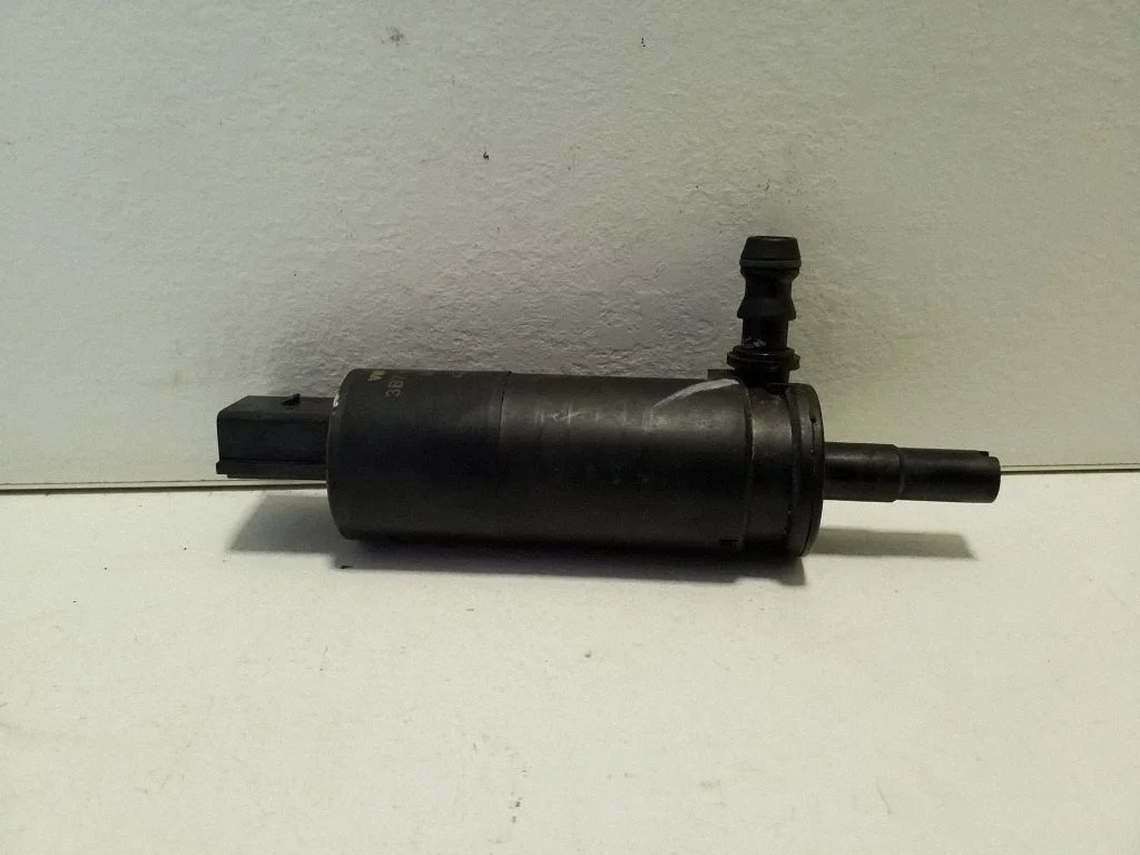 Headlight washer pump 3B7955681