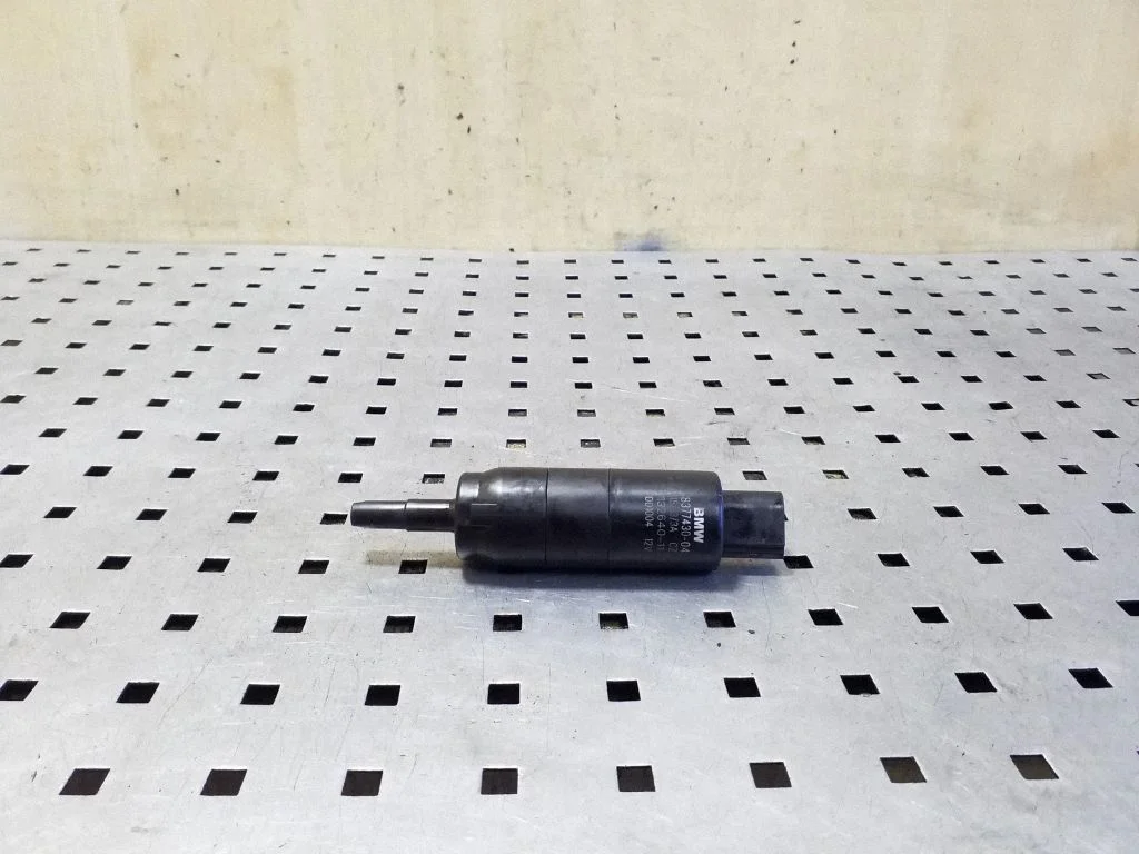Headlight washer pump 8377430