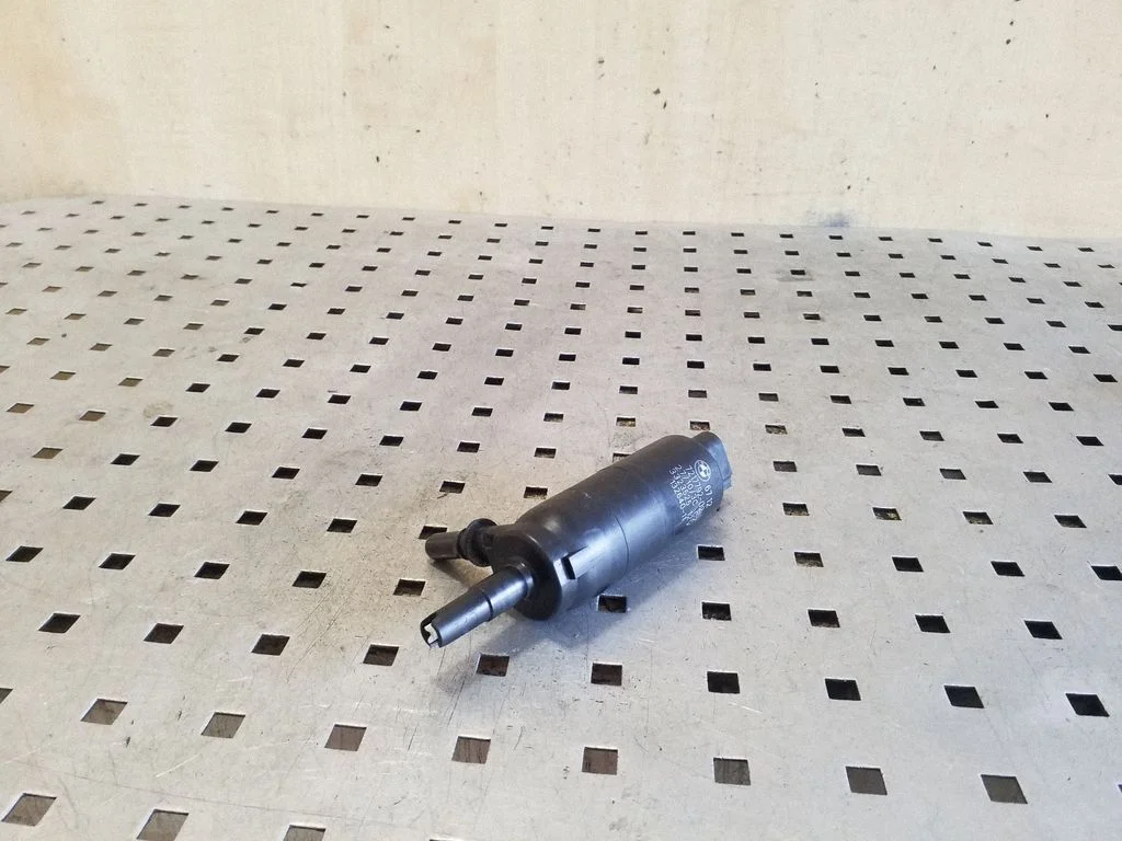 Headlight washer pump 67127217792