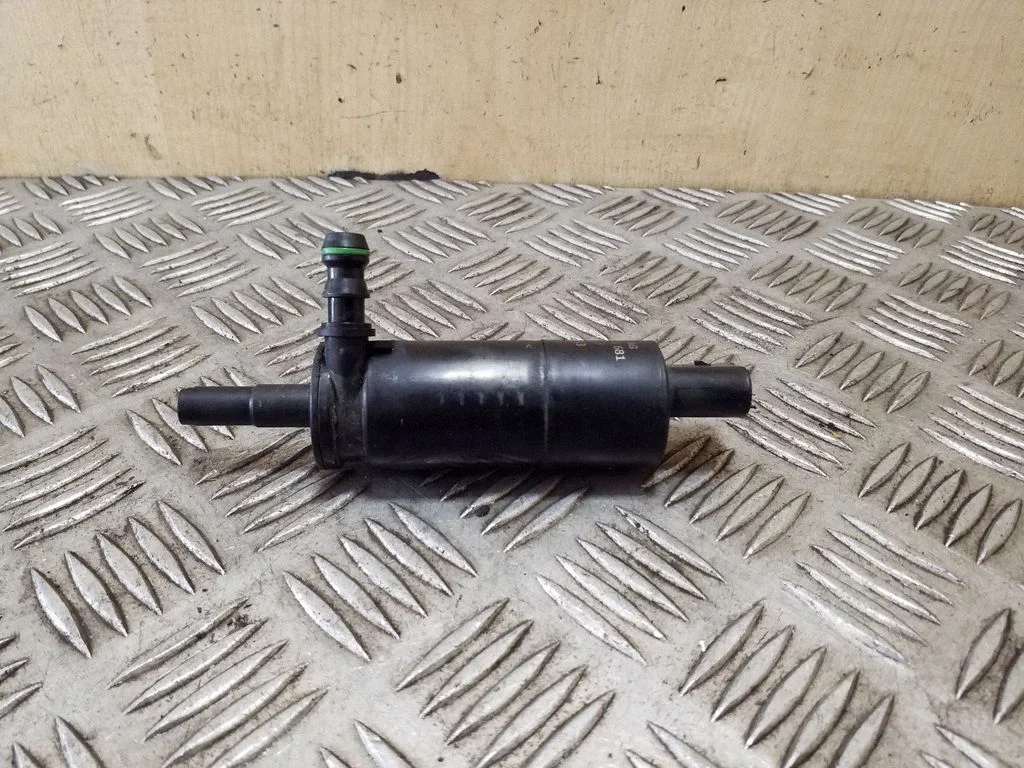 Headlight washer pump 3B7955681