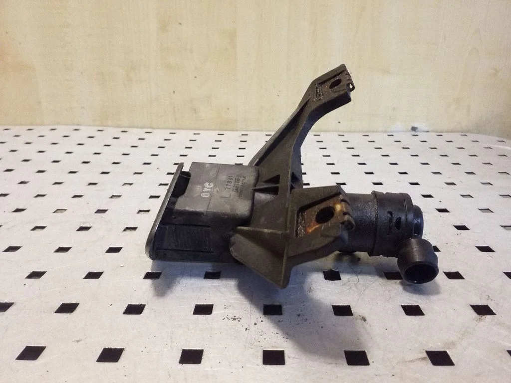 Headlight washer pump – left